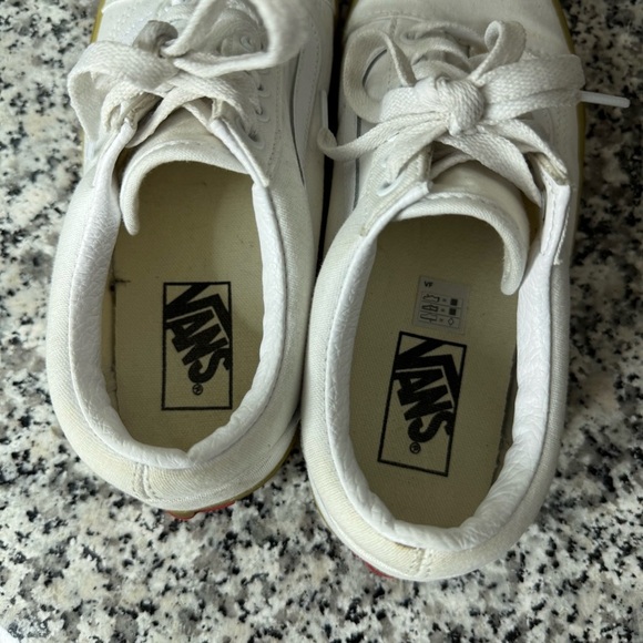 Vans Old Skool White Sneakers with Gum Sole Size 8 - Picture 5 of 9